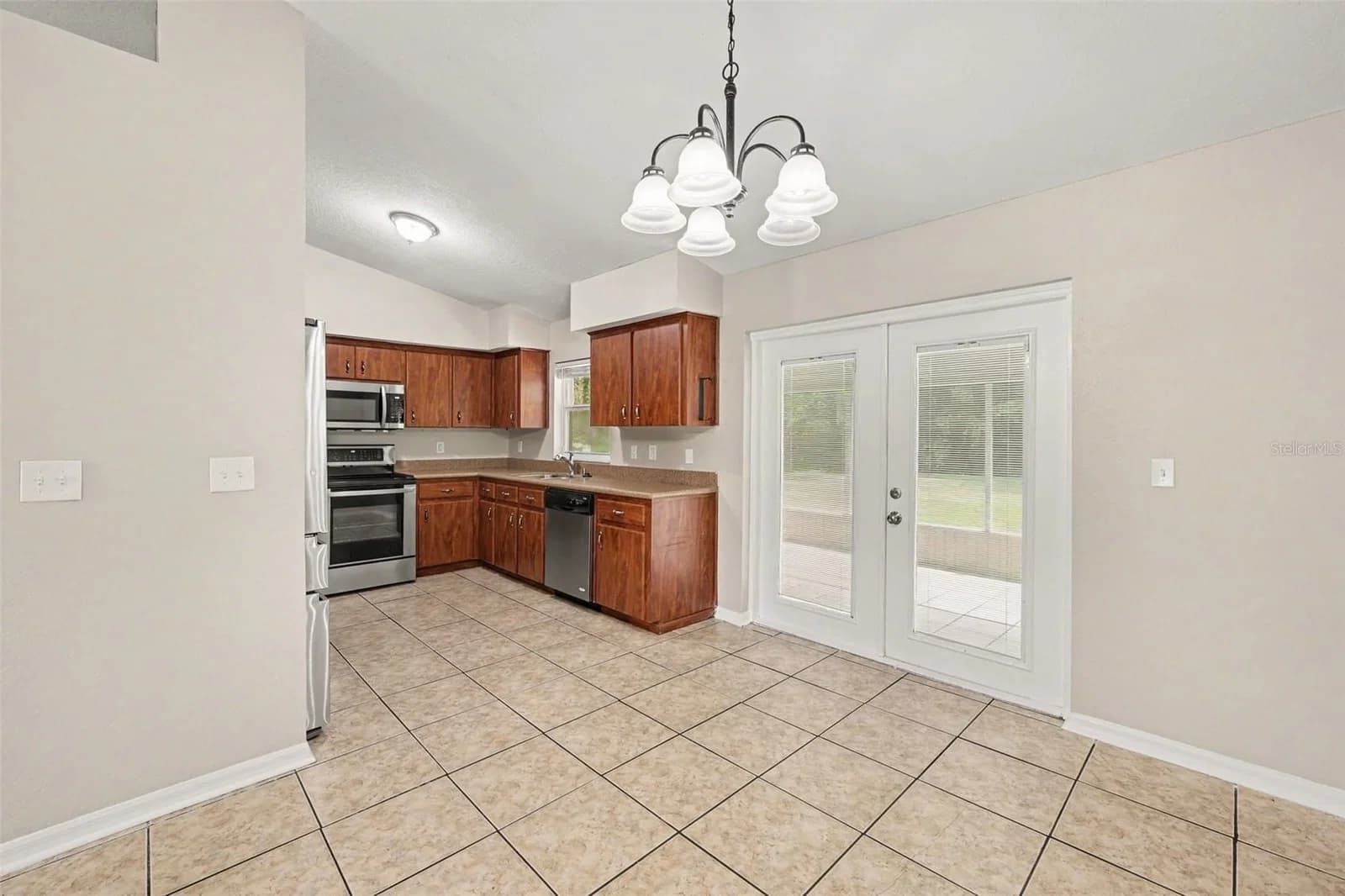 Photo 5 of 2928 EASTBROOK Drive