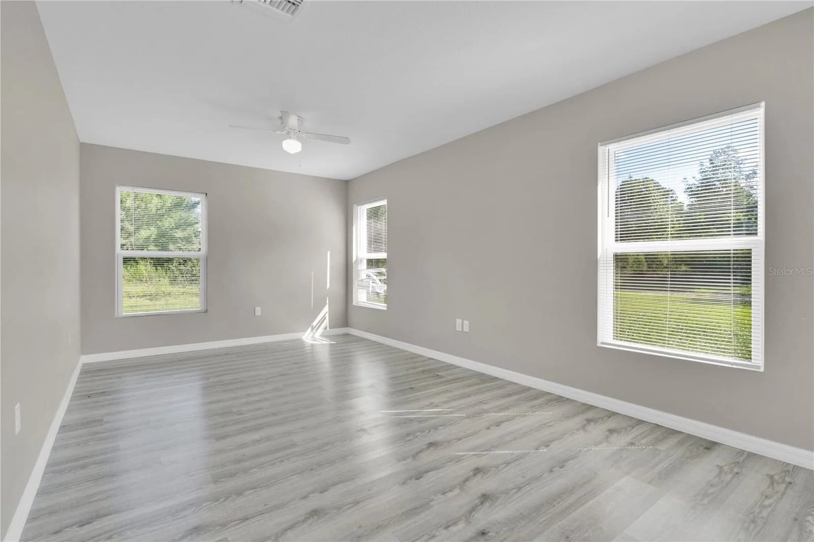 Photo 4 of 15905 57TH TERRACE Road