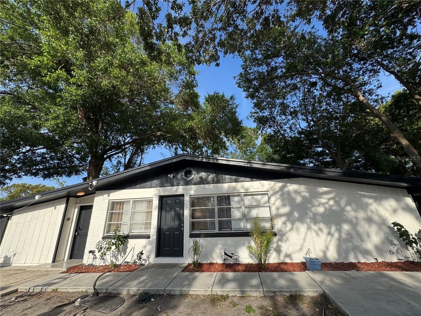 1386 CLEMATIS Lane
