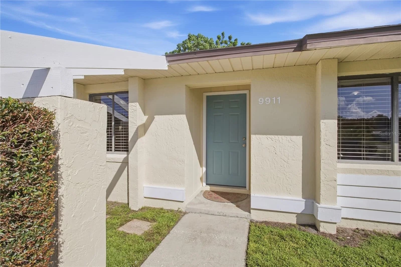 Photo 4 of 9911 LANCEWOOD Street