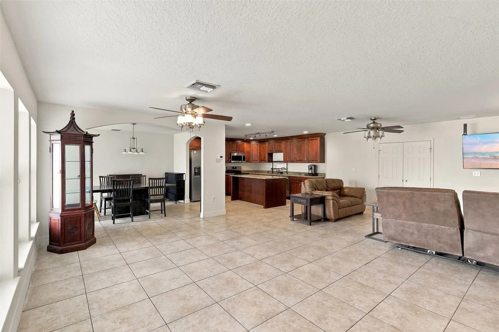 Photo 5 of 1250 PALOS VERDE Drive
