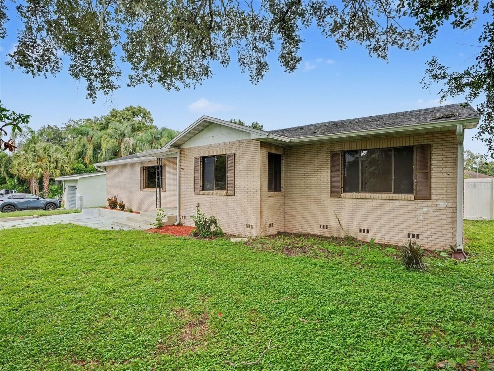 513 PALENCIA Place