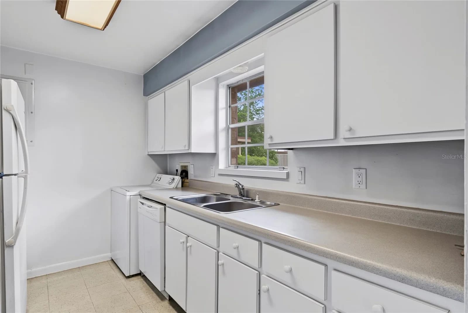 Photo 5 of 330 EVERGREEN Avenue