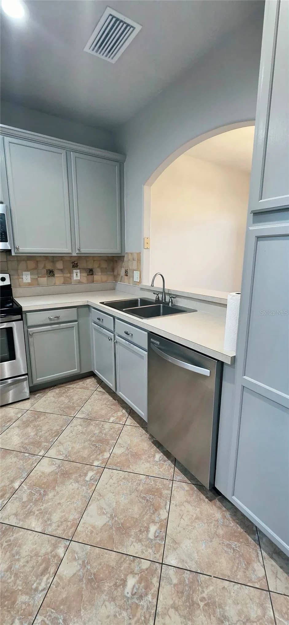 Photo 4 of 1729 MANDAVILLA Drive