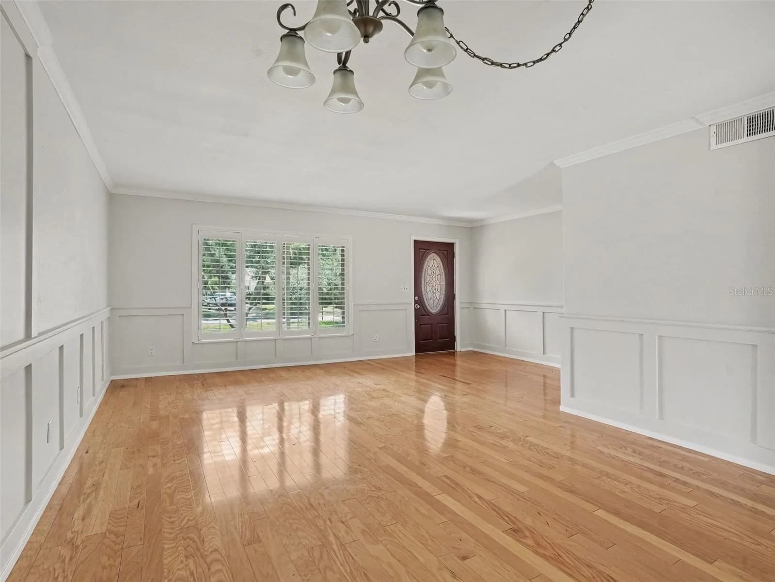 520 LAUREL Lane