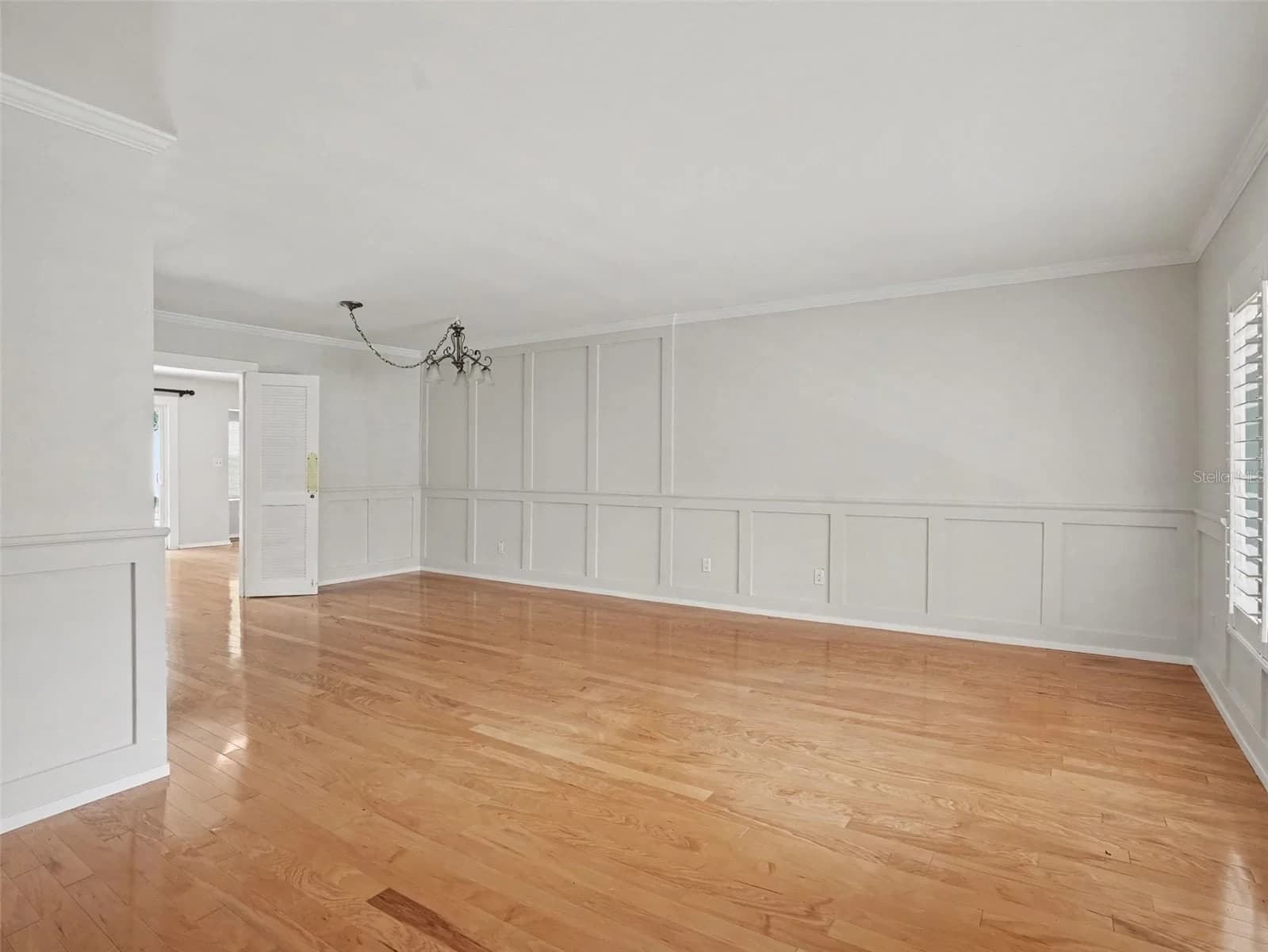 Photo 4 of 520 LAUREL Lane