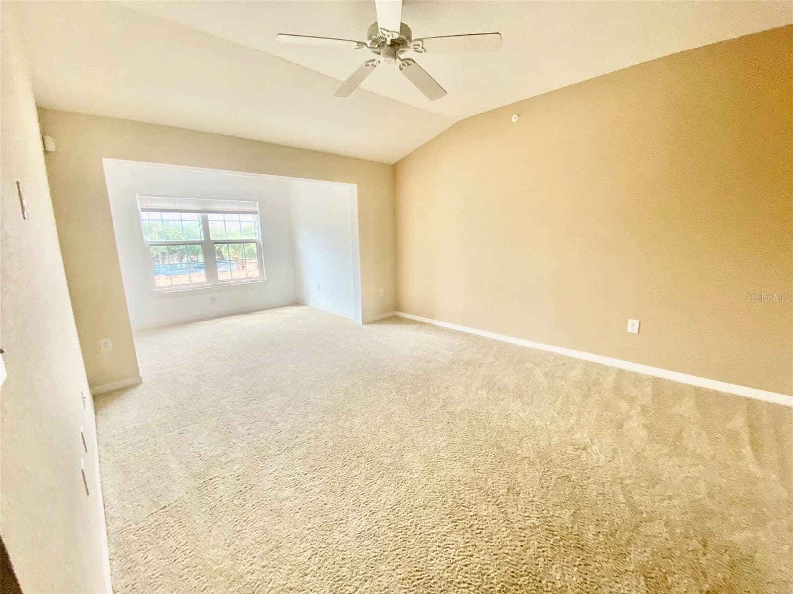 Photo 4 of 5479 VINELAND Road #9304
