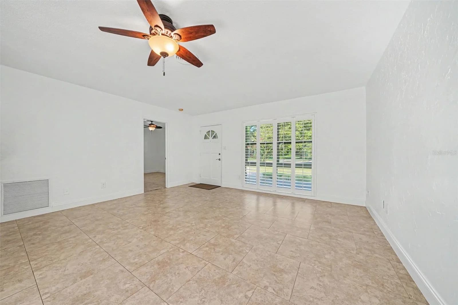 Photo 5 of 624 FITZWALTER Drive