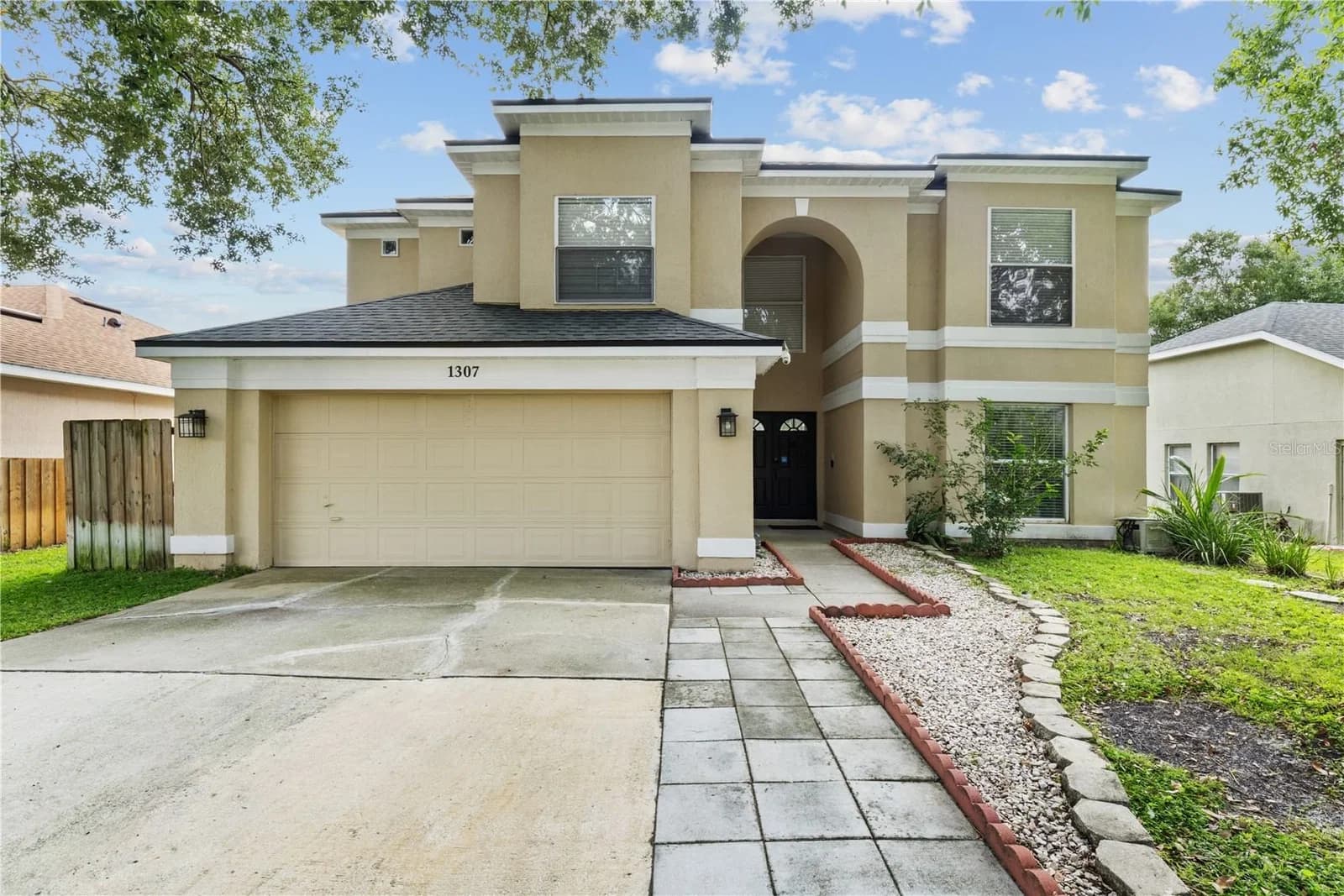 1307 LOCHBREEZE Way