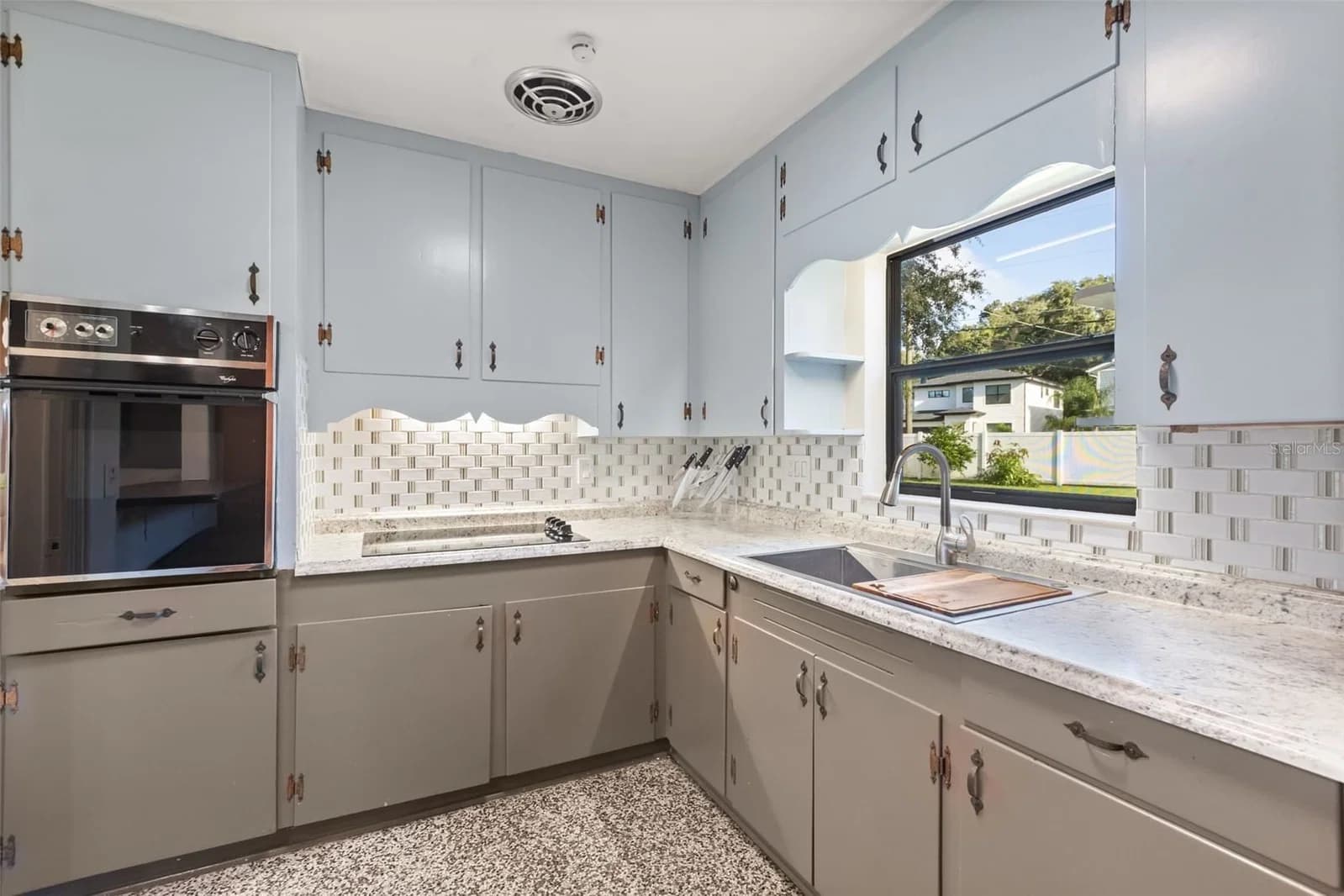 Photo 4 of 1721 MONTCALM Street