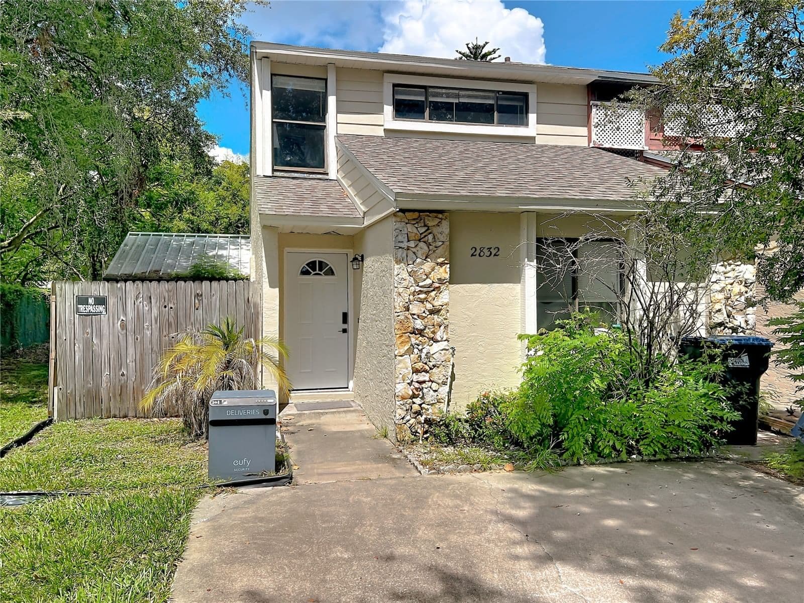 2832 HUNT CLUB Lane