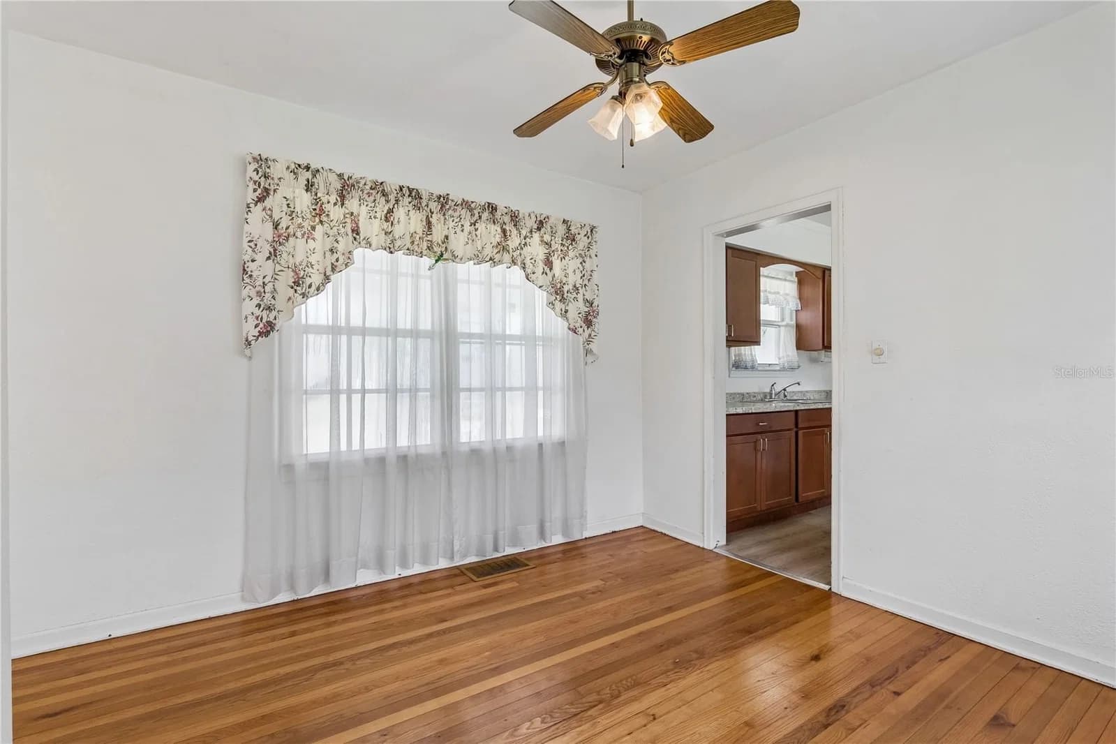 Photo 5 of 1125 GUERNSEY Street