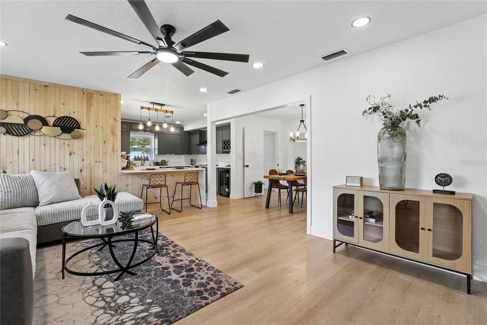 Photo 4 of 1718 CAMPBELL Avenue