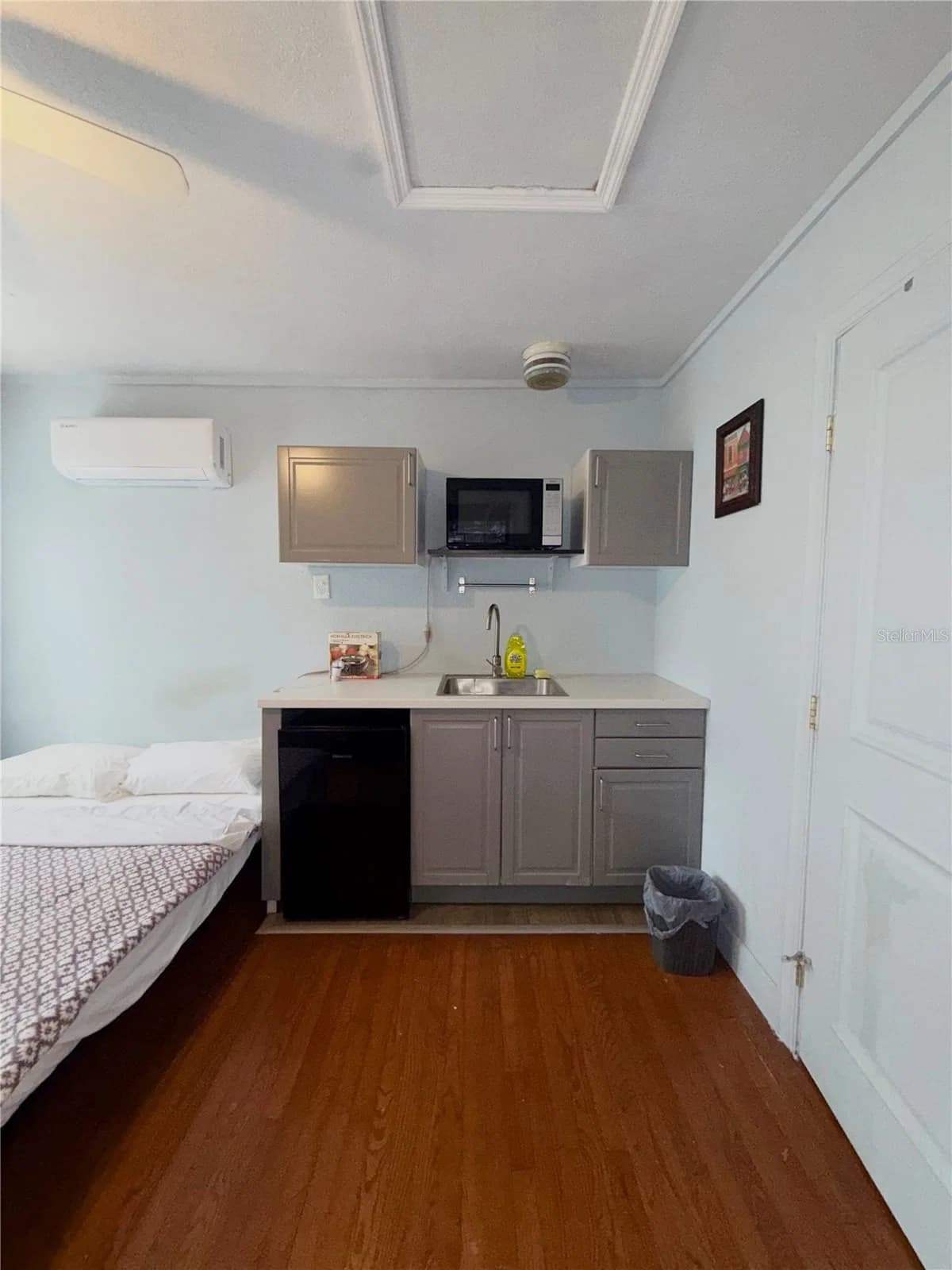 Photo 5 of 407 SHINE Avenue