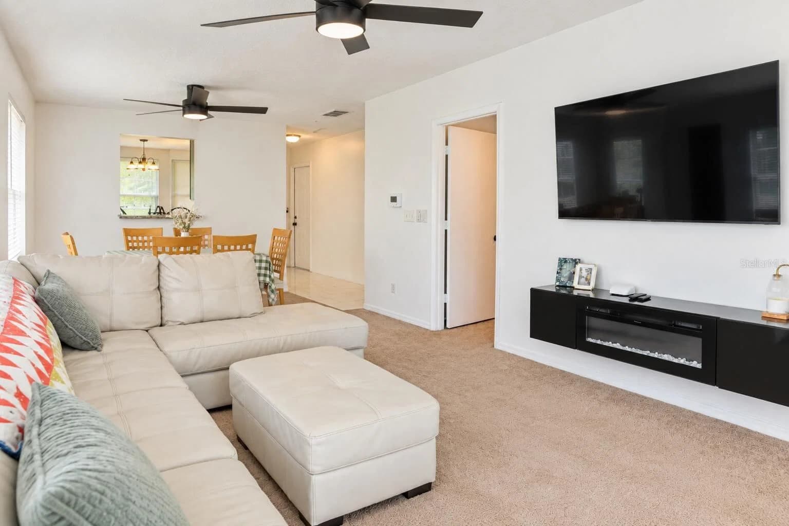 Photo 5 of 117 NE REBECCA Drive