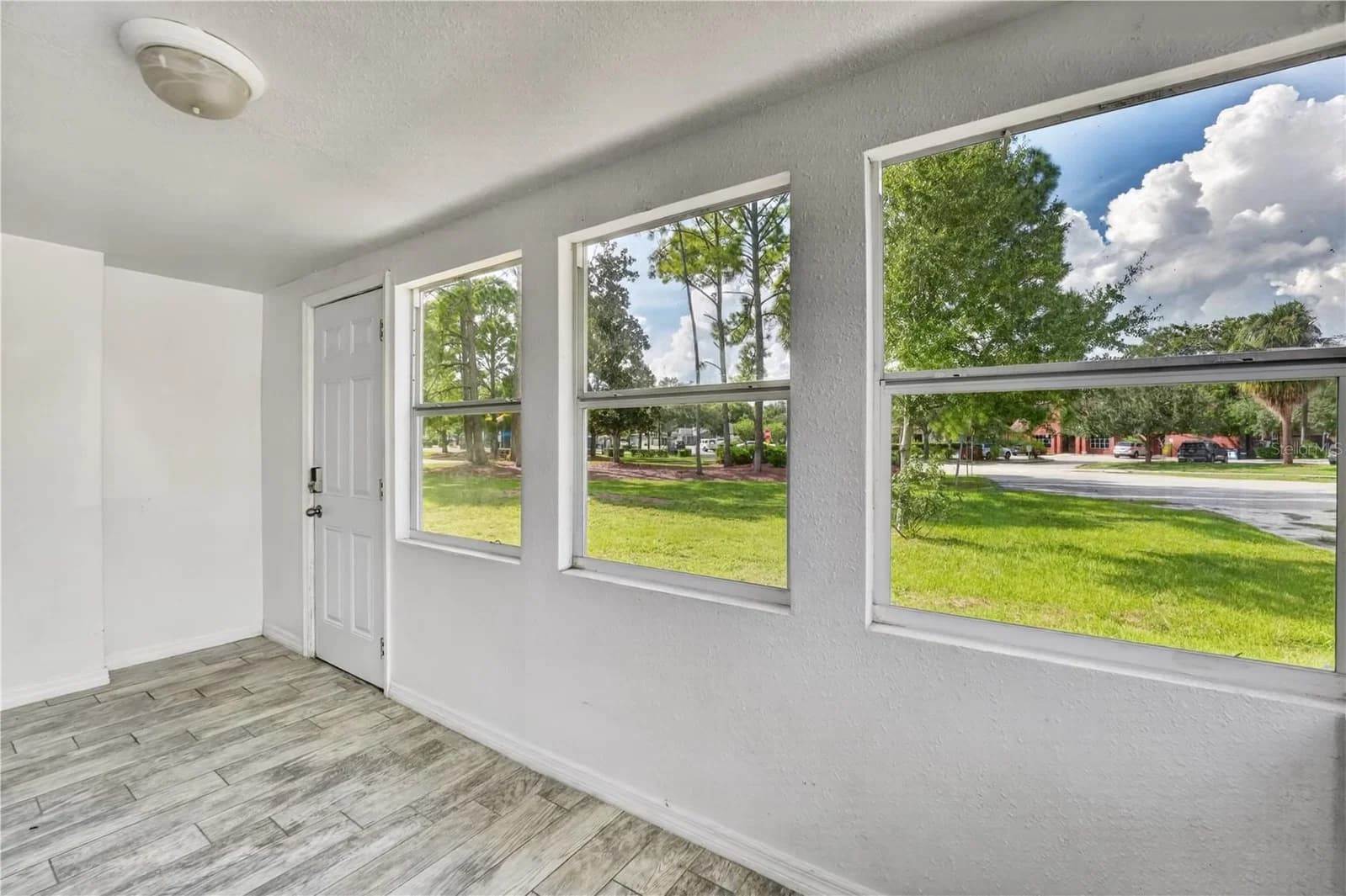 Photo 4 of 4503 WISHART Boulevard