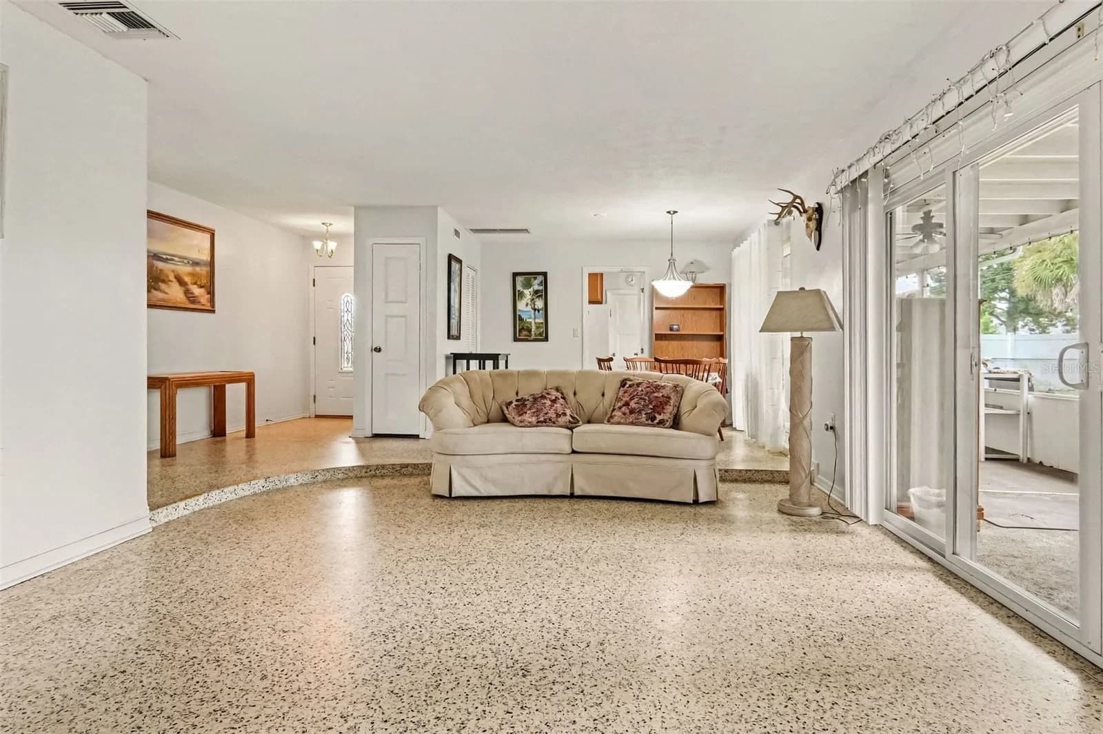 Photo 4 of 2818 AMBERGATE Road