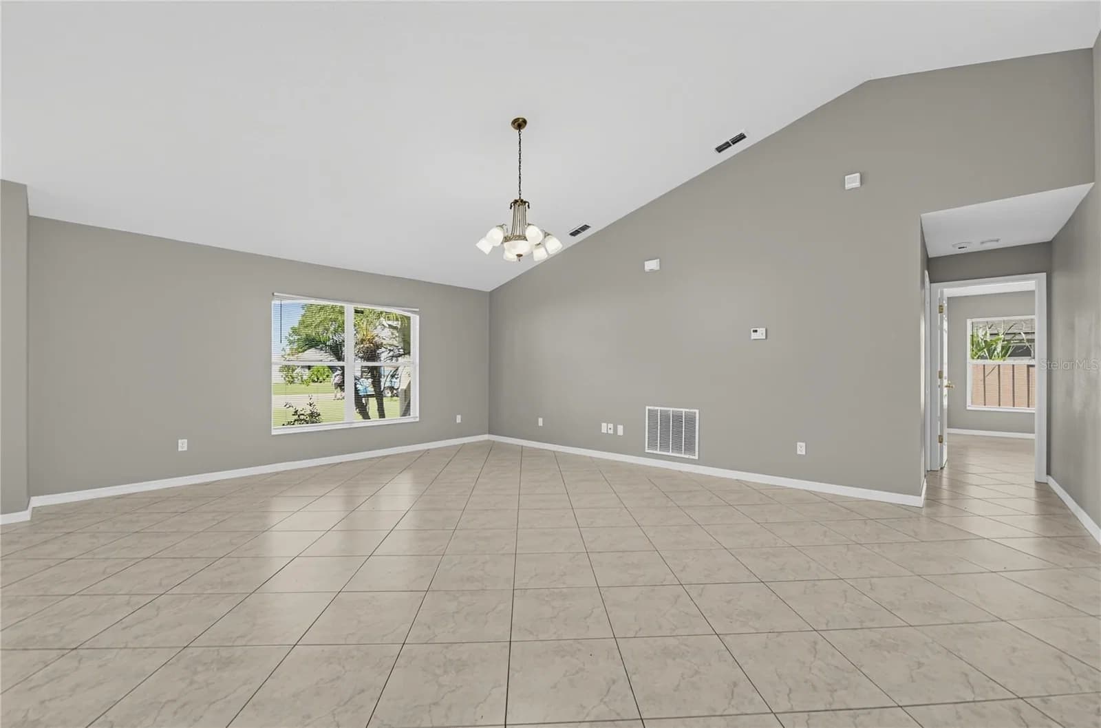 Photo 4 of 2549 ABNEY Avenue