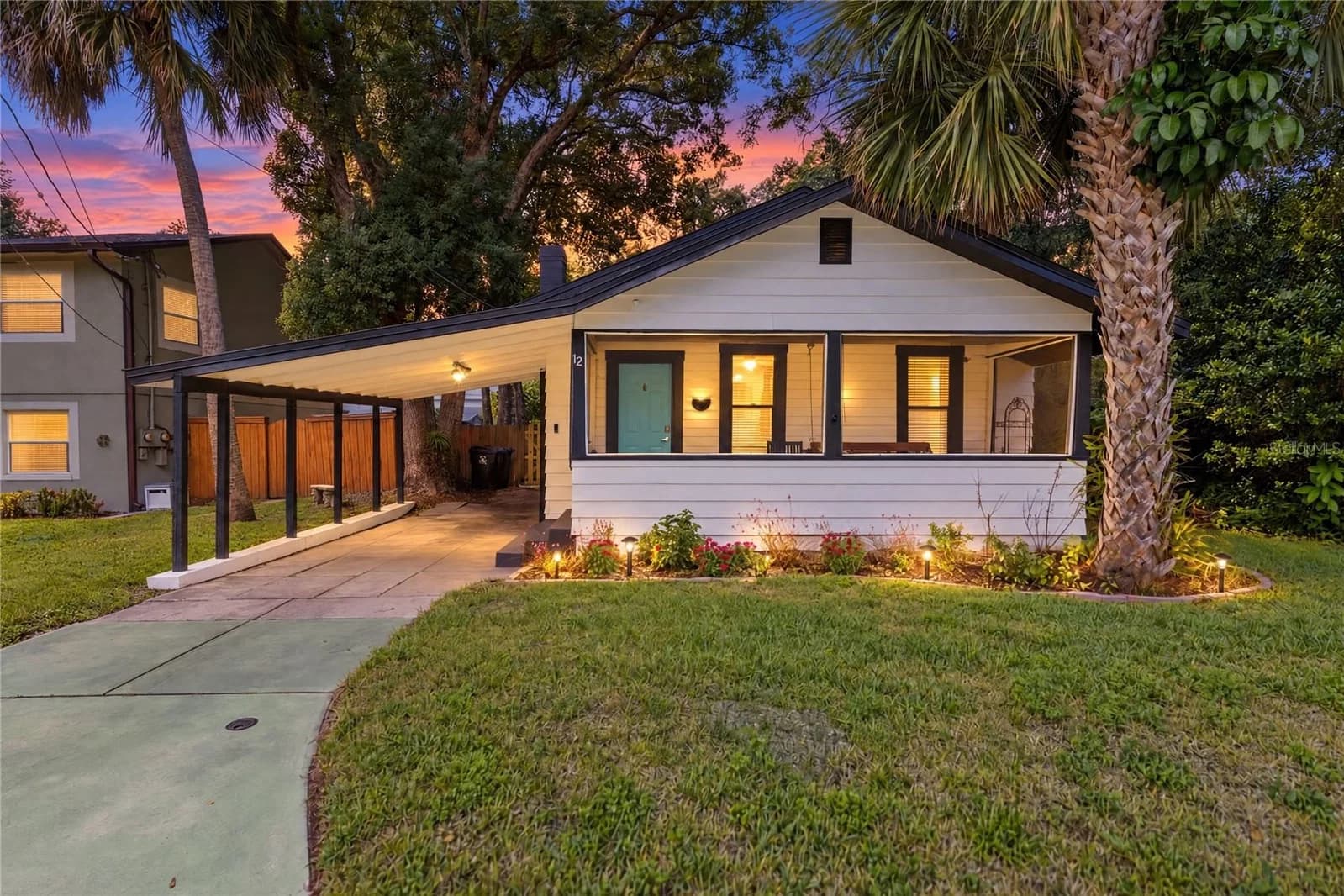 12 FOREST Avenue