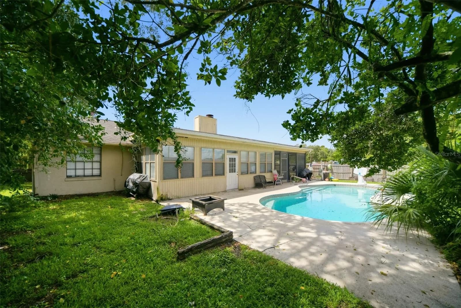 Photo 5 of 812 MARAVAL Court