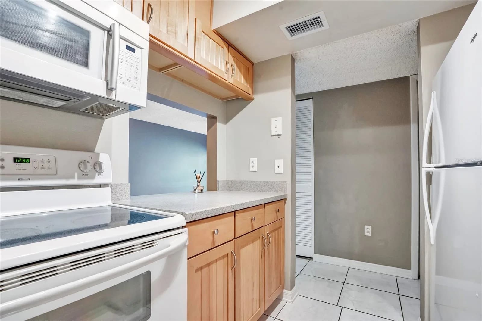 Photo 5 of 3278 SEMORAN Boulevard #12
