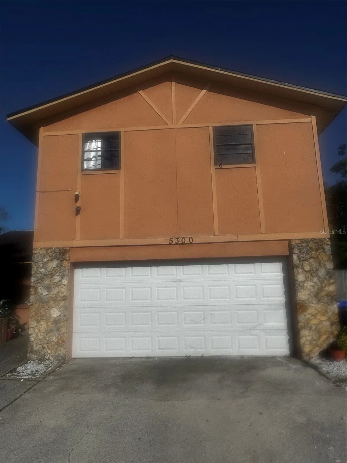 Photo 5 of 5300 FERNHILL Court