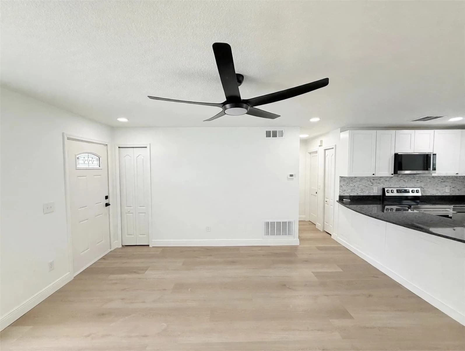 Photo 5 of 4058 LUAN Drive