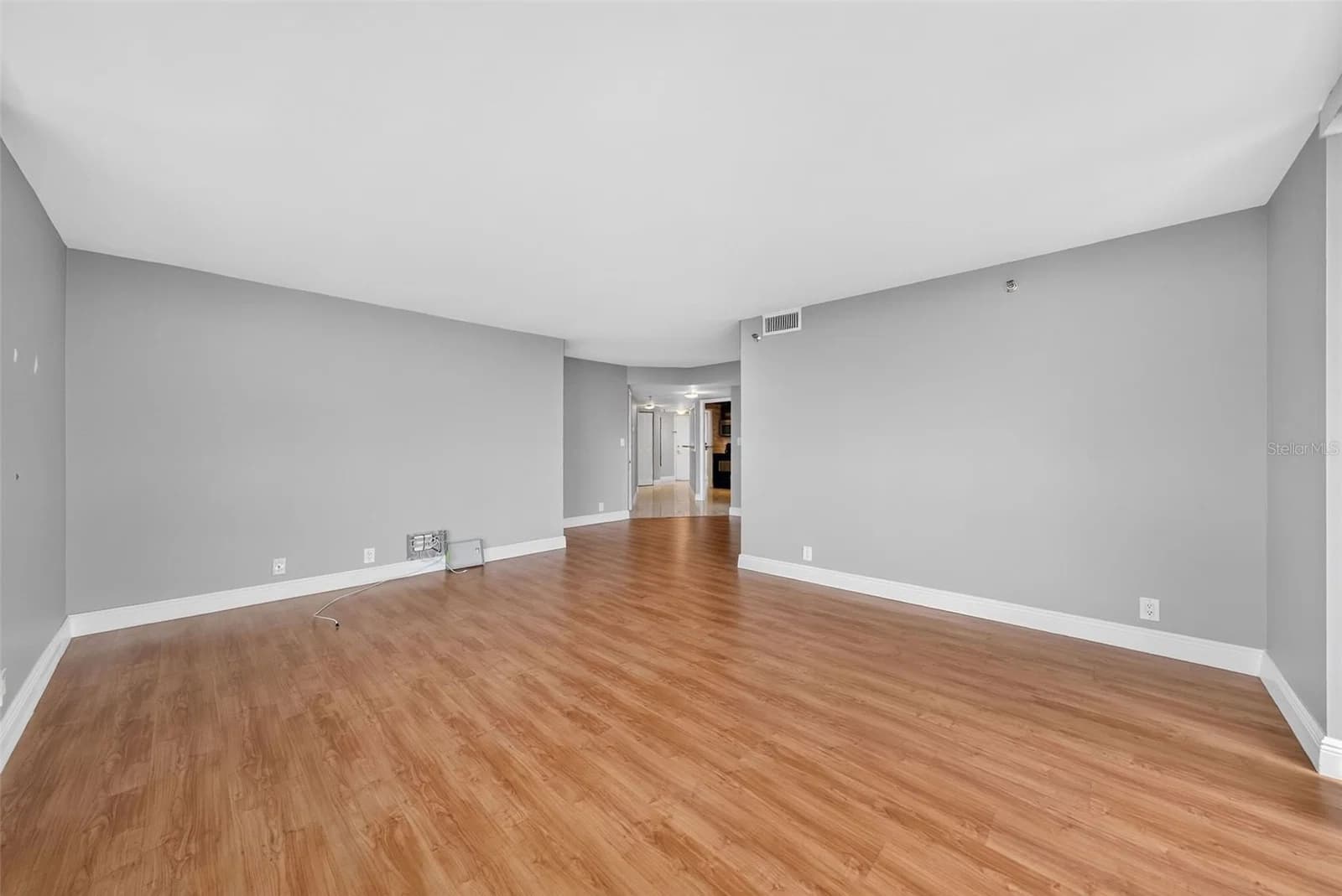 Photo 4 of 400 COLONIAL Drive #1604