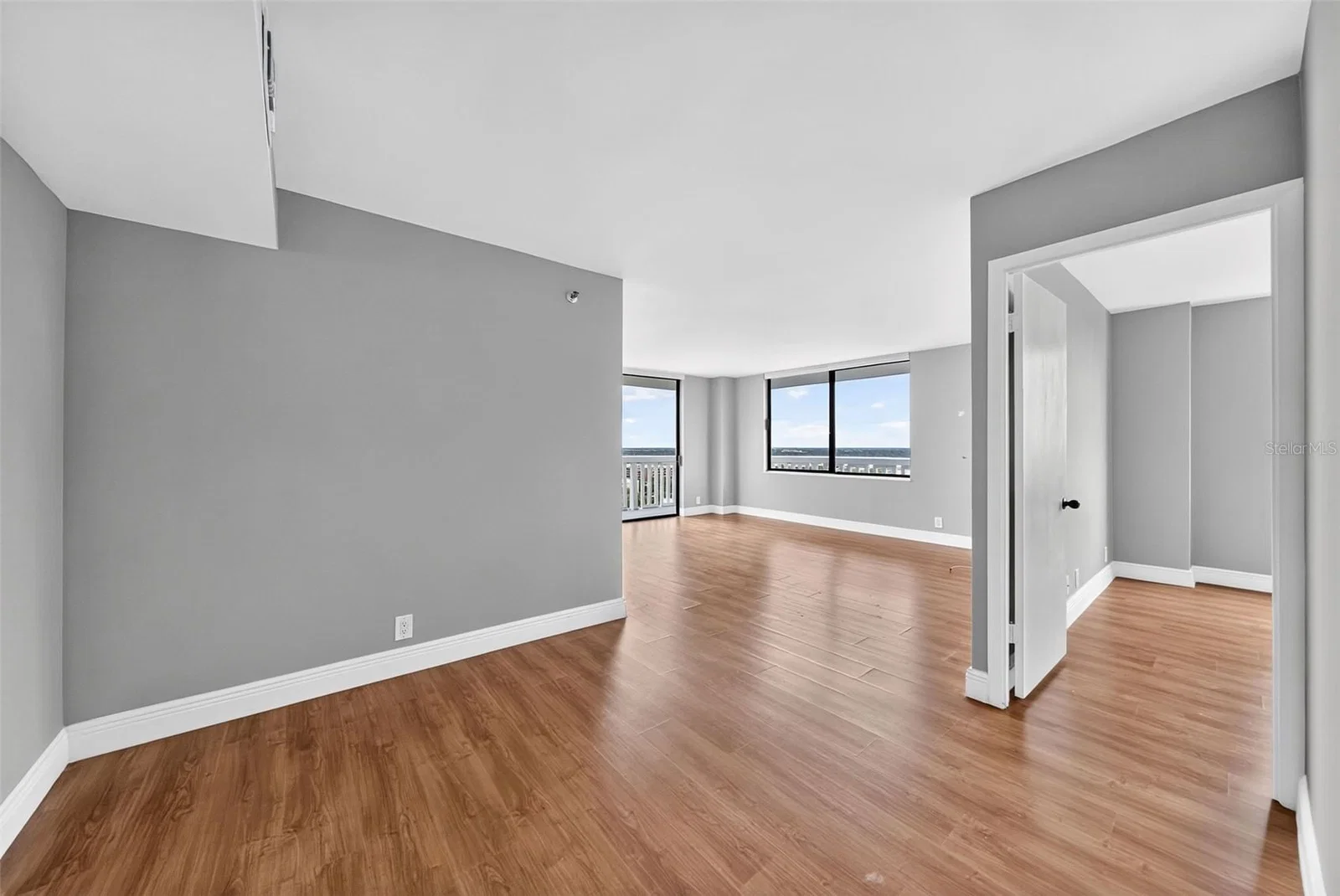 Photo 5 of 400 COLONIAL Drive #1604