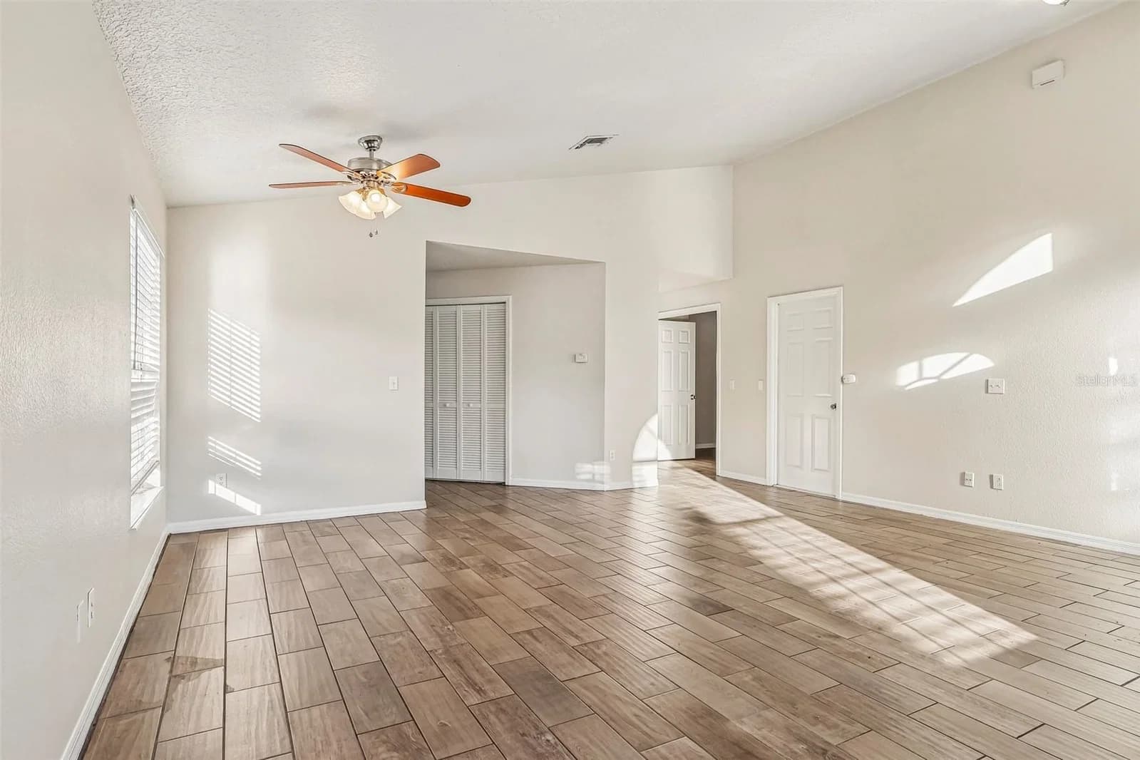 Photo 4 of 9200 VALENCIA PALMS Drive