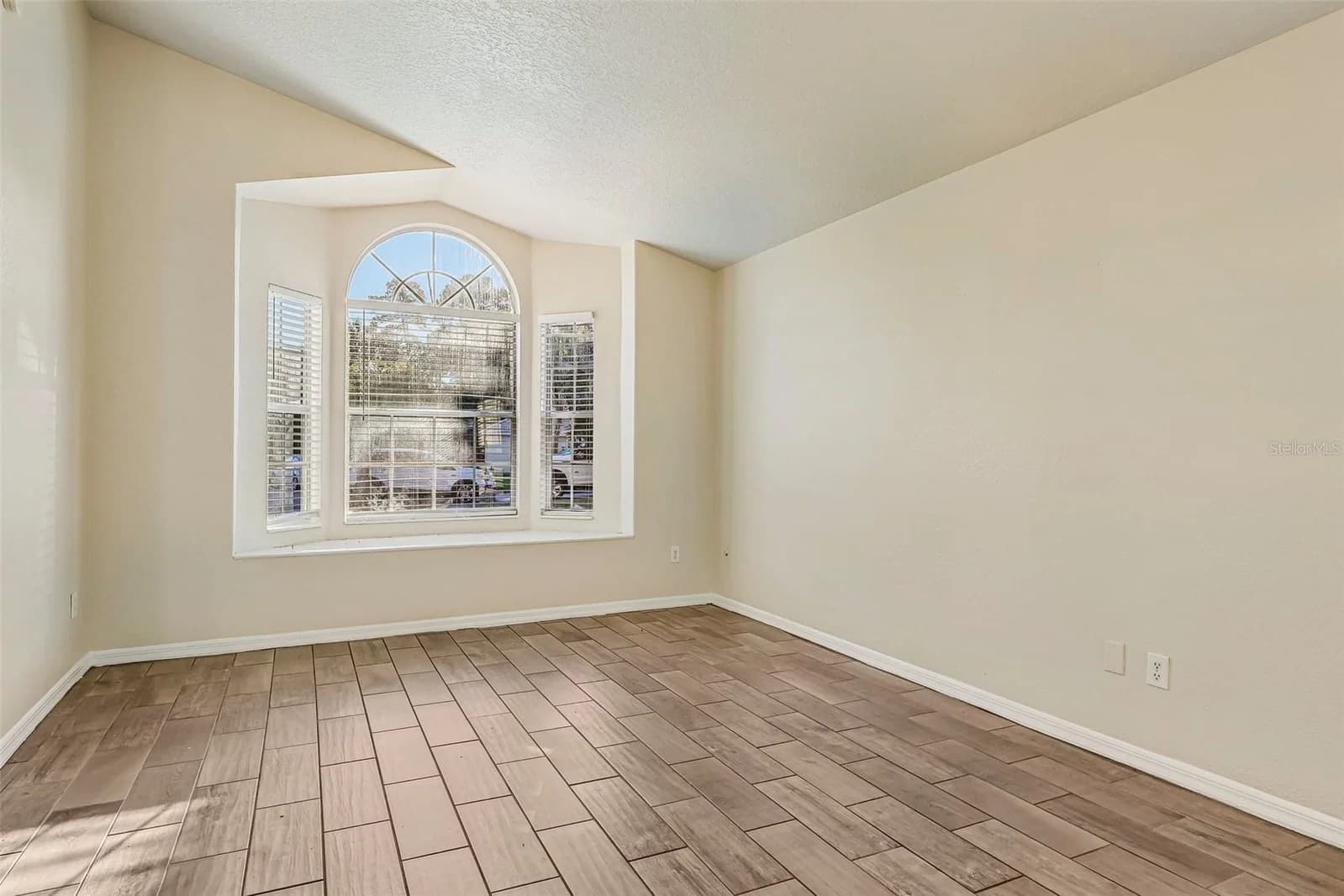 Photo 5 of 9200 VALENCIA PALMS Drive