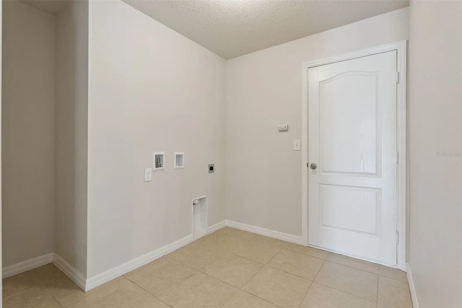 Photo 5 of 2119 PEYTO Way