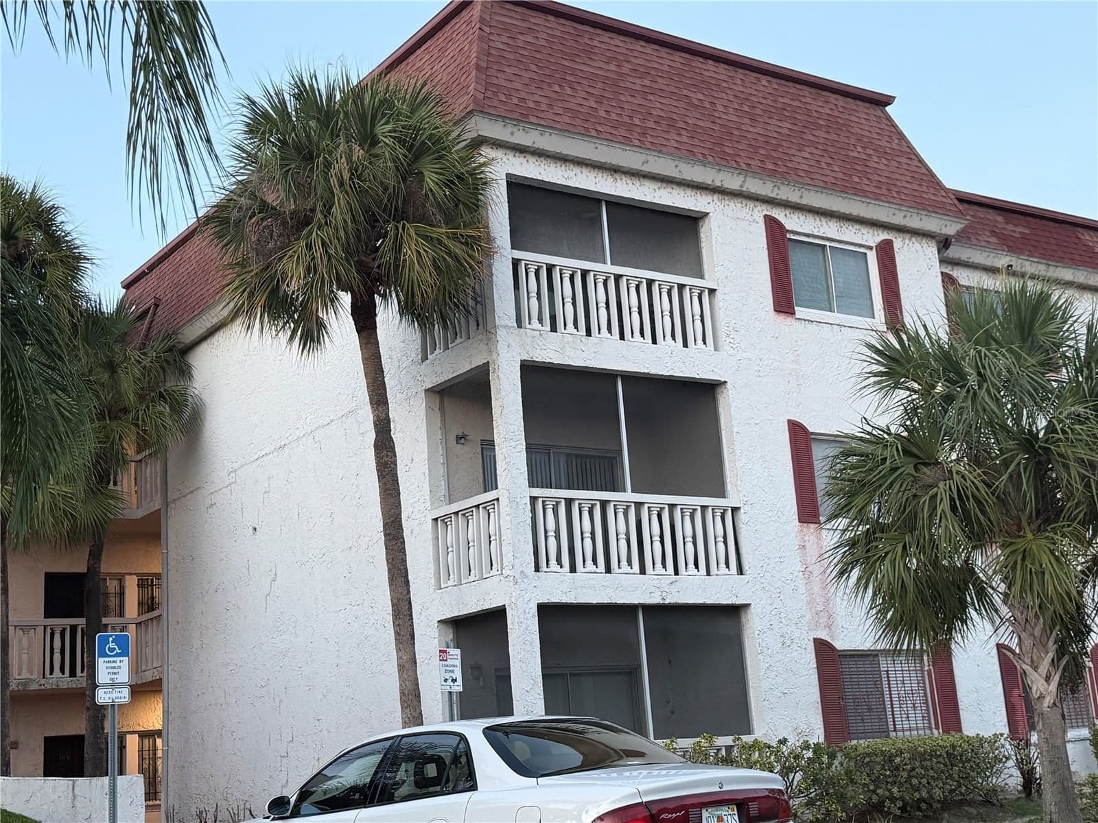 2225 HOLDEN Avenue #210