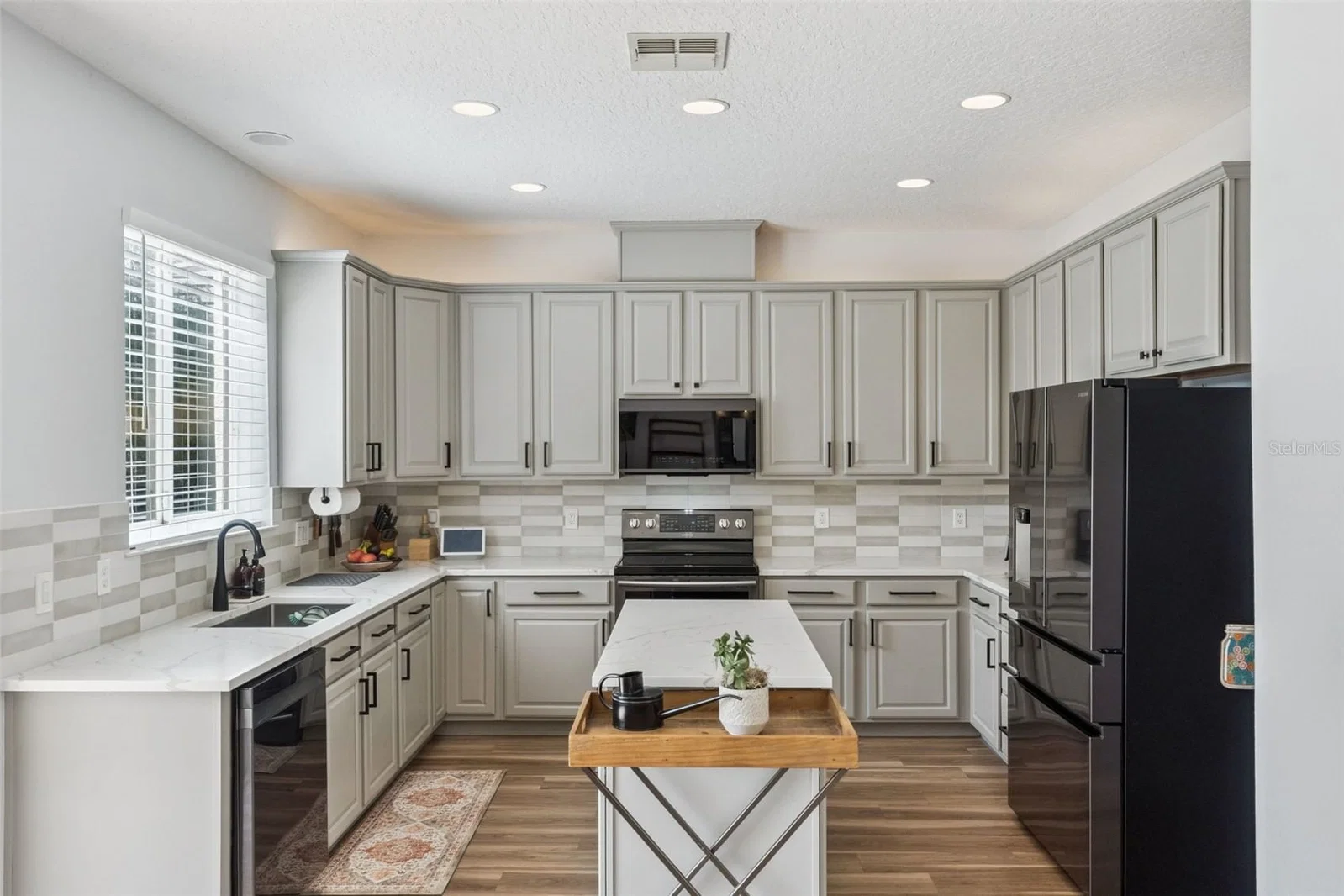 Photo 4 of 10072 OAK QUARRY Drive