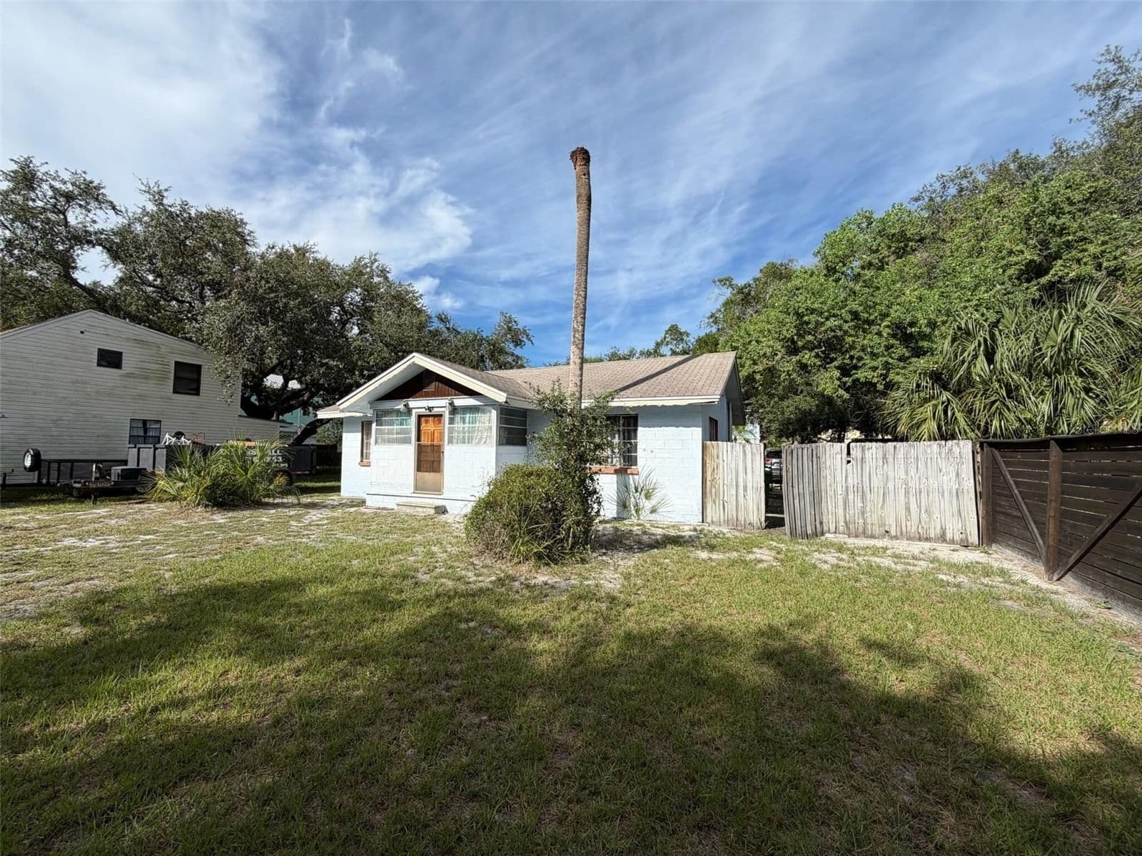 Photo 4 of 6028 2ND Street
