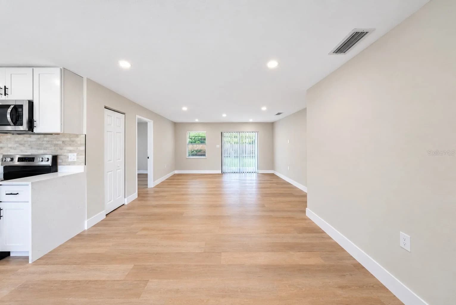 Photo 5 of 4925 ELESE Street