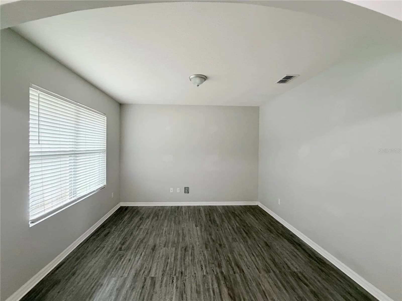 Photo 4 of 16536 BROADFORD Lane