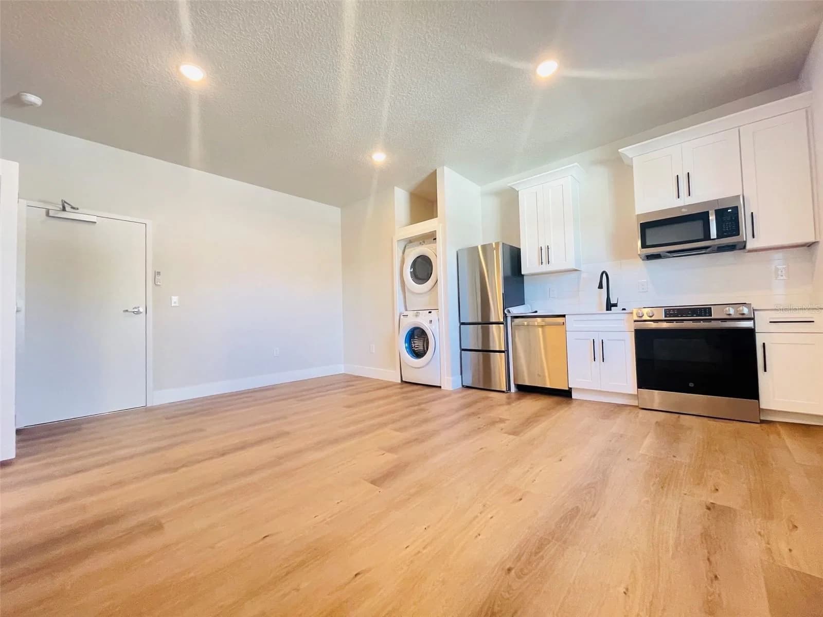 Photo 5 of 9 DARLINGTON Avenue #2A