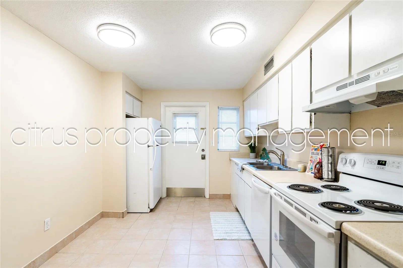 Photo 5 of 3026 FAIRWAY Lane #B