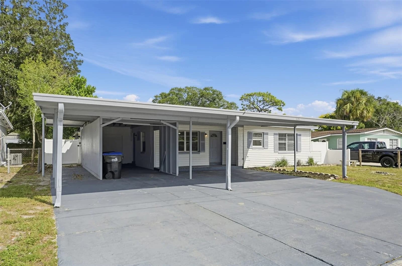 1225 SAINT JAMES Road