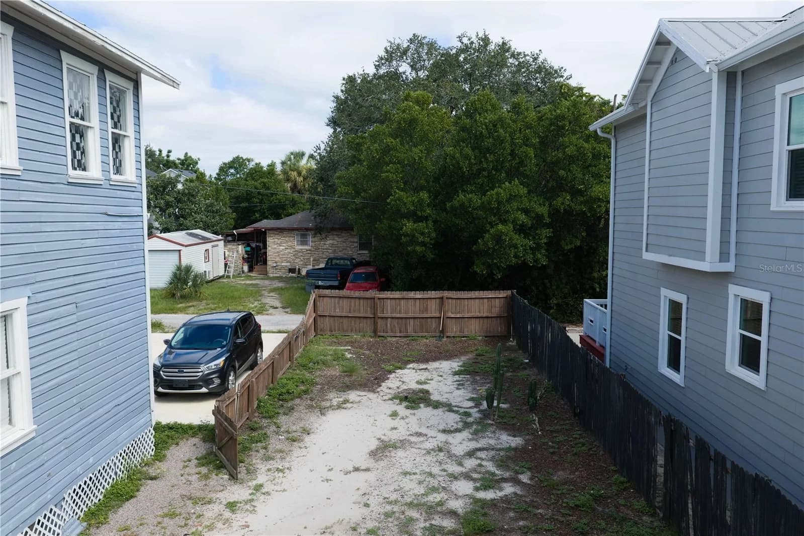 1912 COLUMBUS Drive