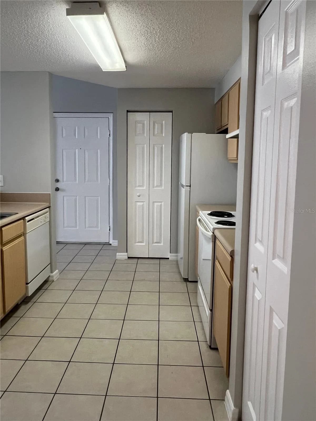 Photo 5 of 10831 WINDSOR WALK Drive #211