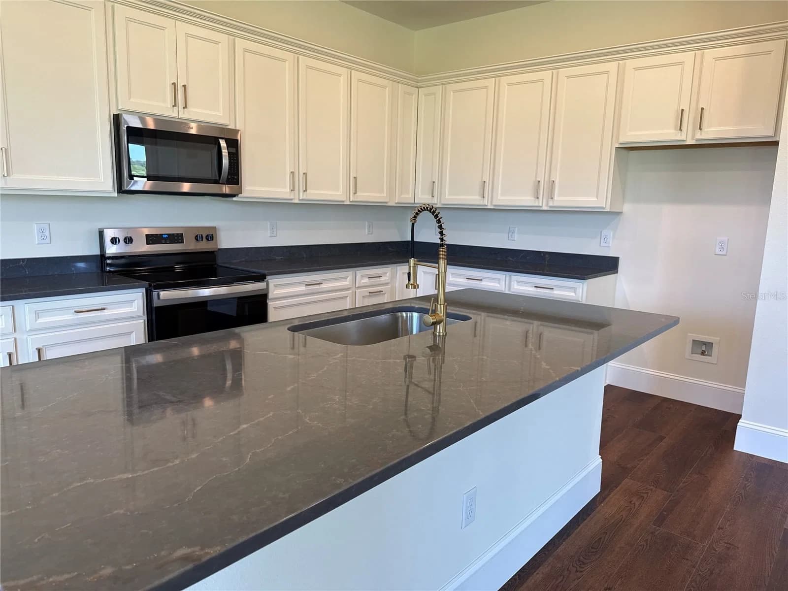 Photo 4 of 16645 LONE OAK Circle