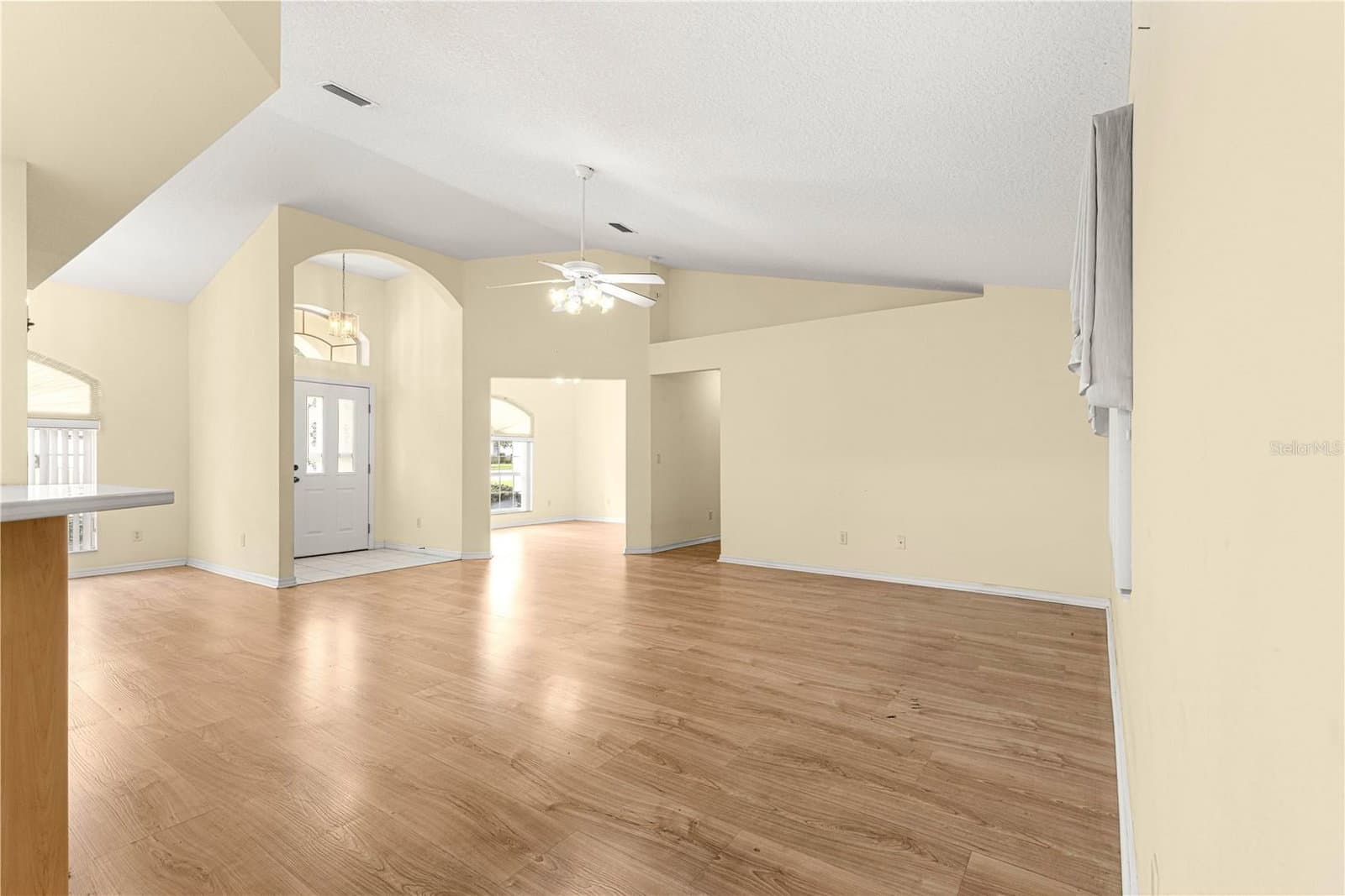Photo 5 of 10884 53RD