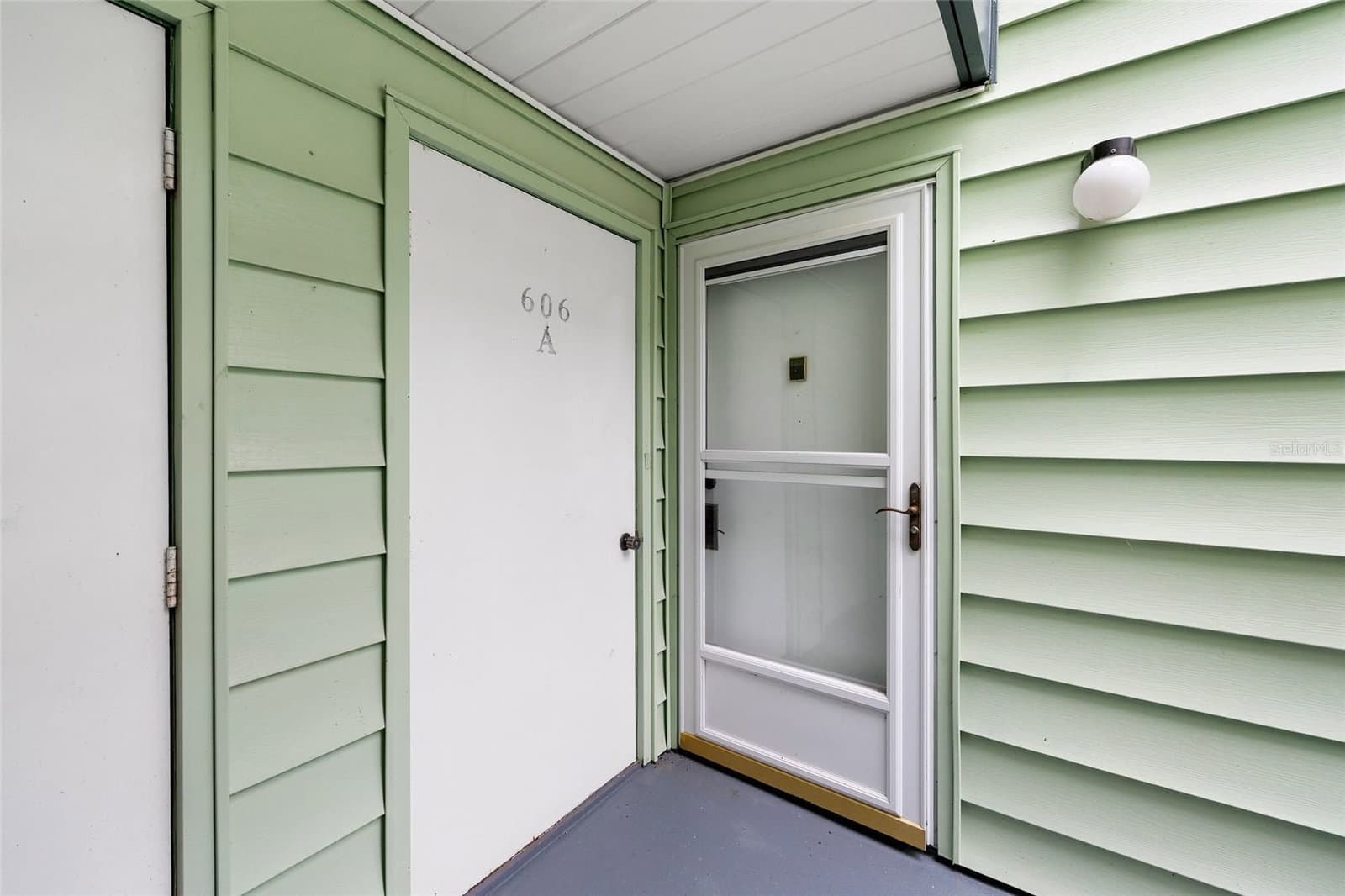 Photo 4 of 606 MIDWAY