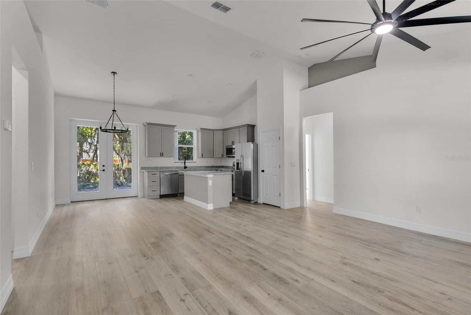 Photo 5 of 902 2ND