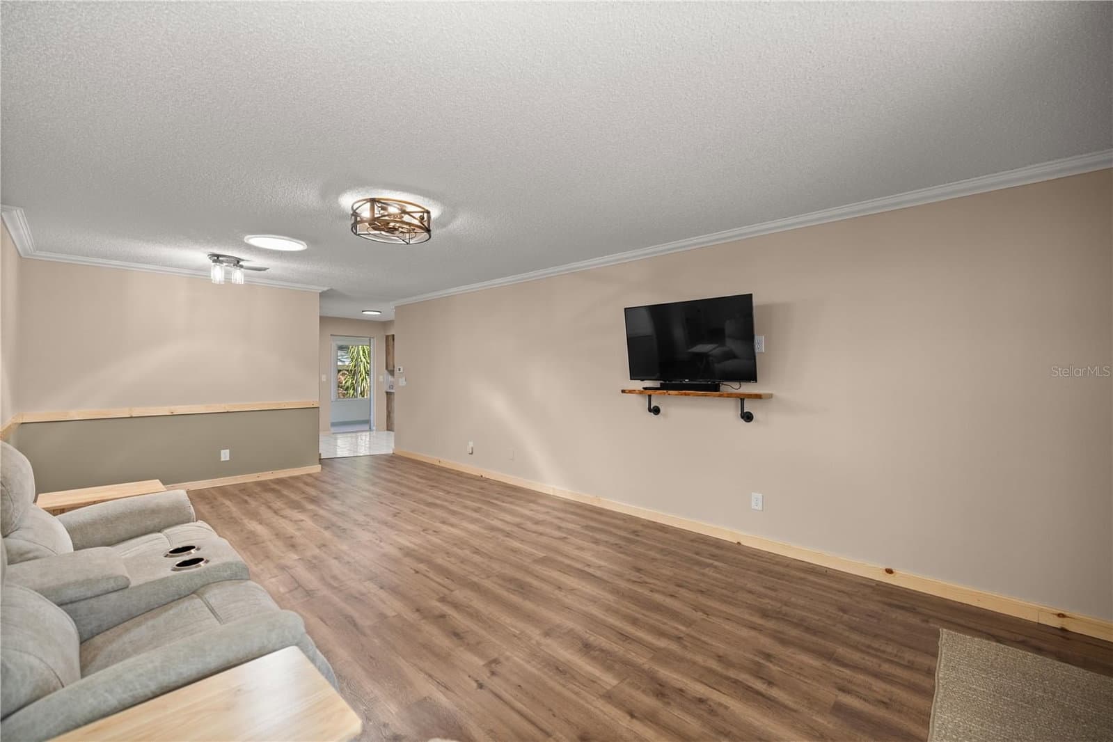 Photo 4 of 8637 97TH LANE