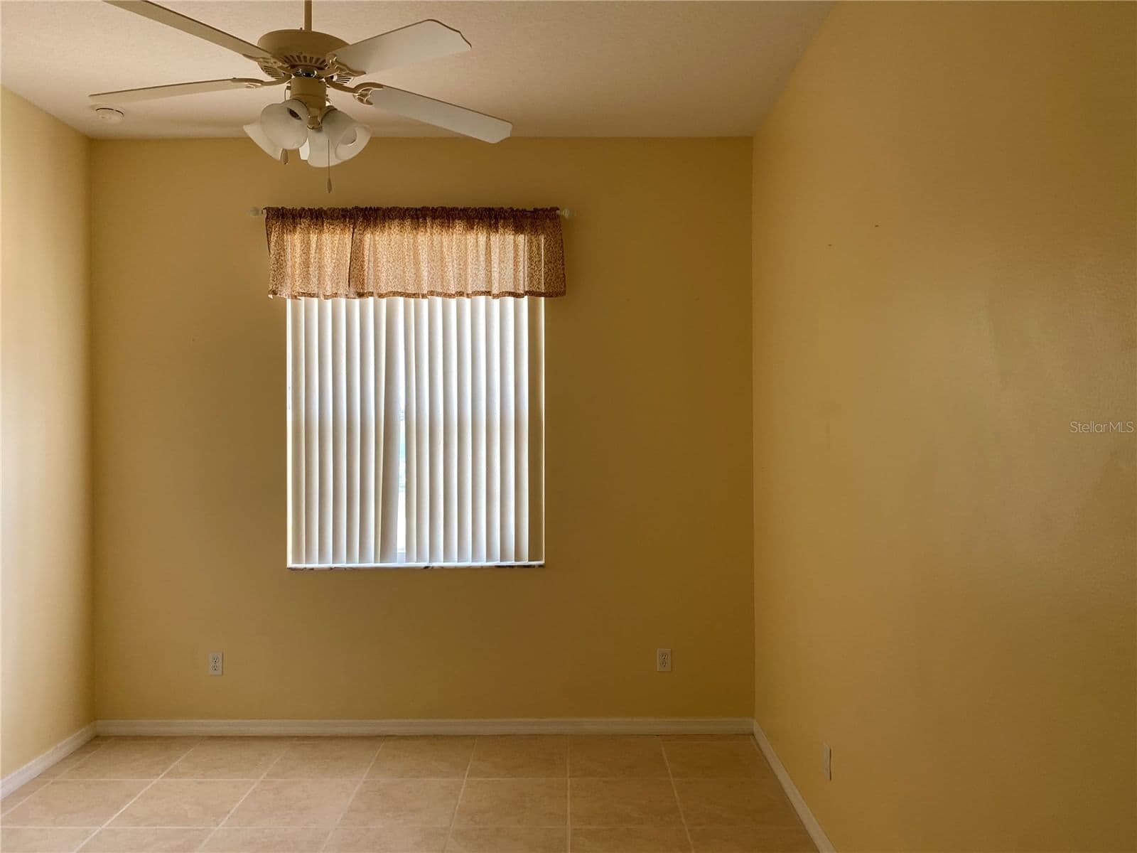Photo 4 of 12934 COLONNADE