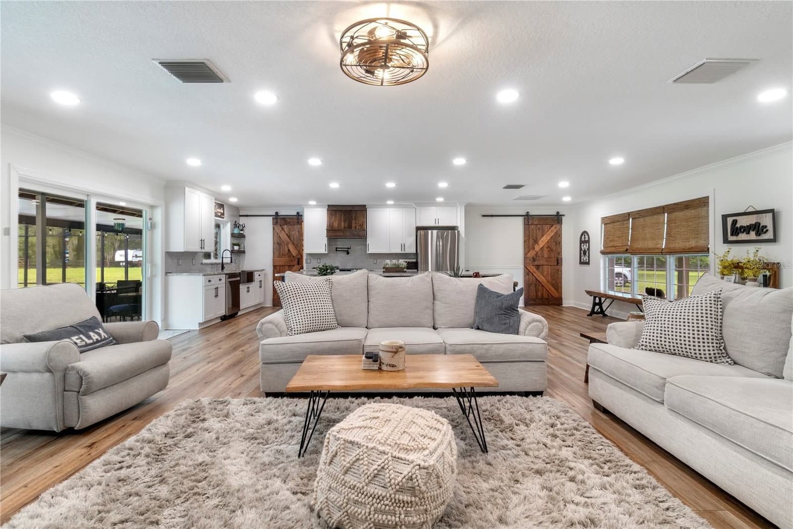 24 LAKE WOOD