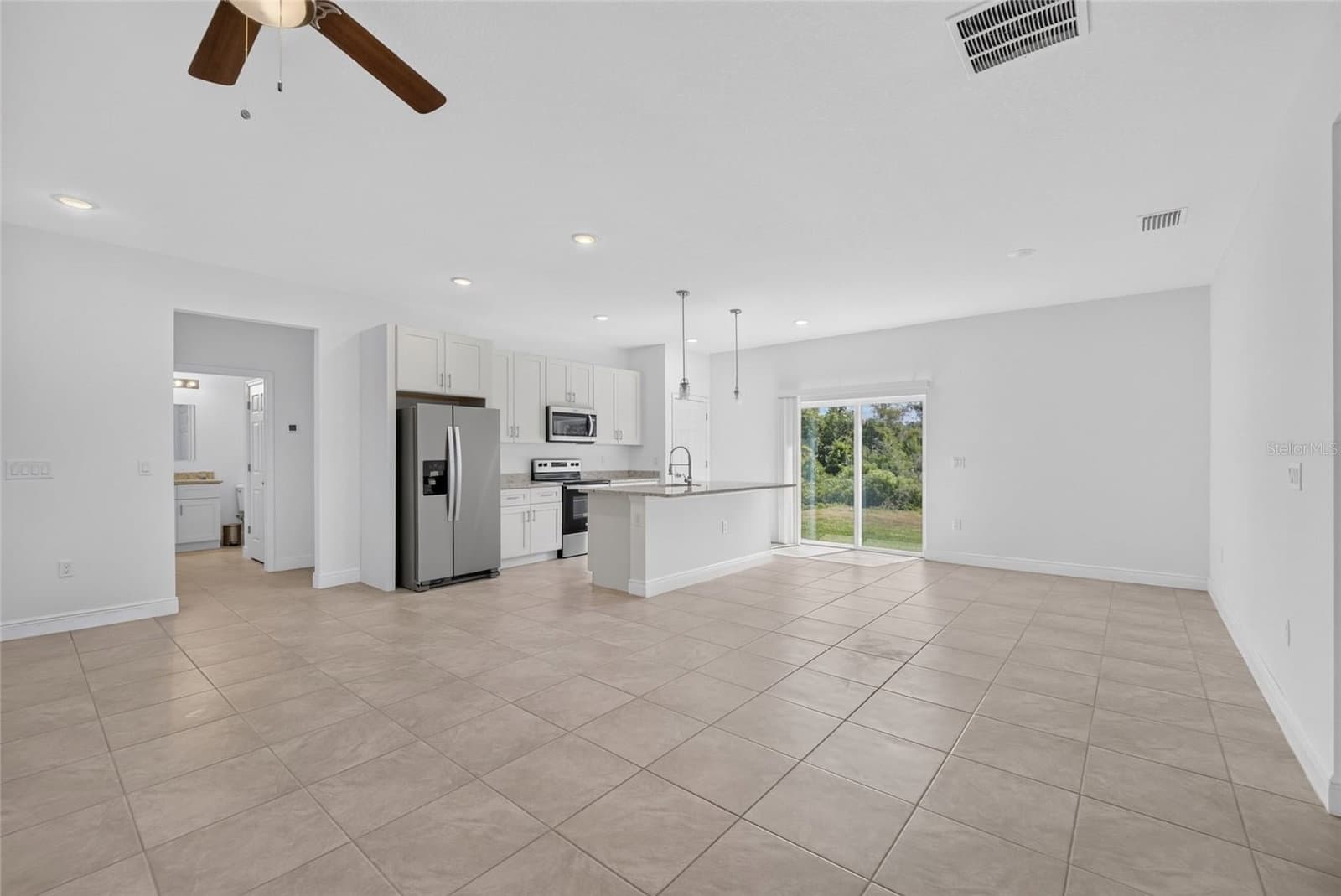 Photo 4 of 15475 23RD AVENUE